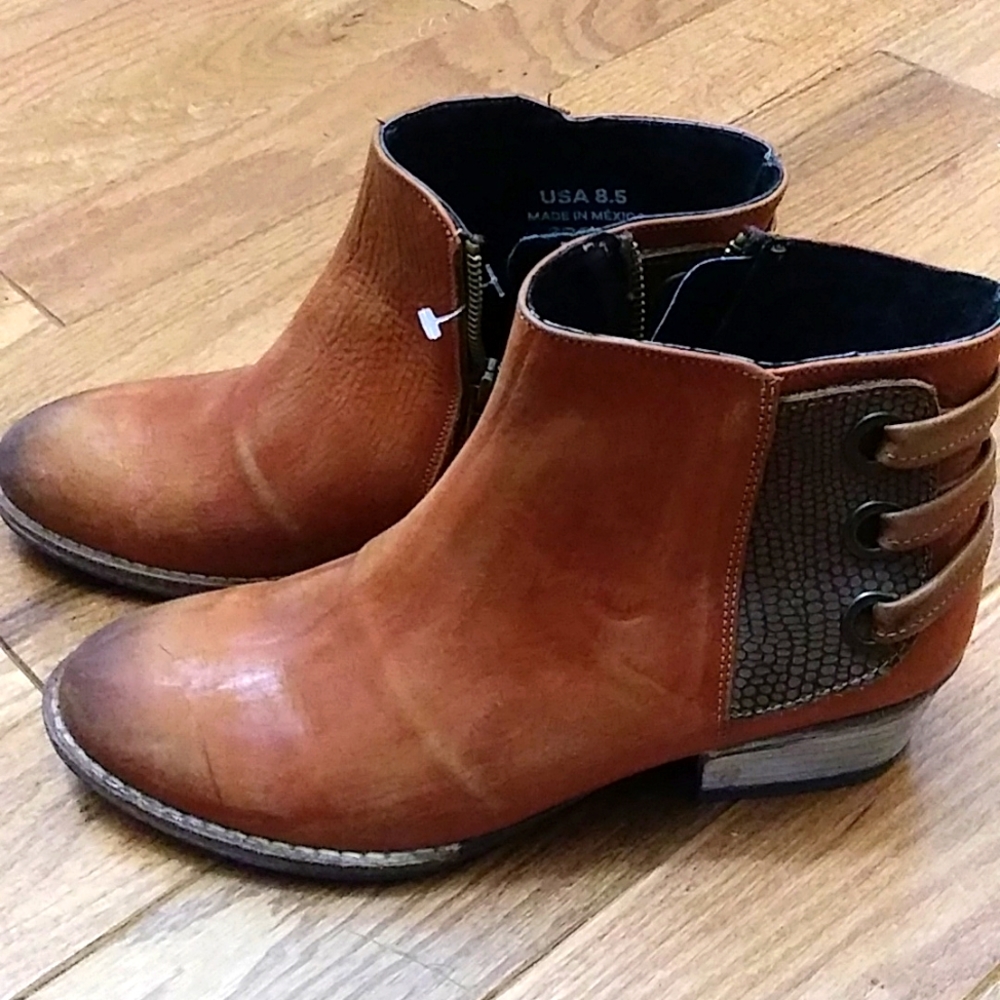 Sterling River Booties, brown, womens size 8.5, brand new